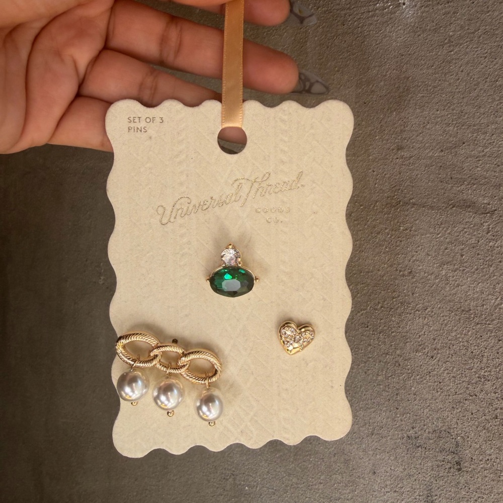 Universal Thread Gold Tone Brooch Set with Emerald Green and Pearl Accents